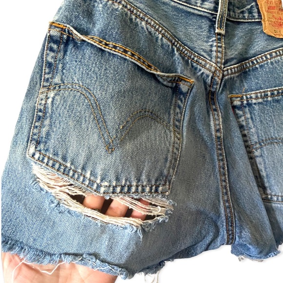 Distressed Levi’s denim shorts - Picture 3 of 3